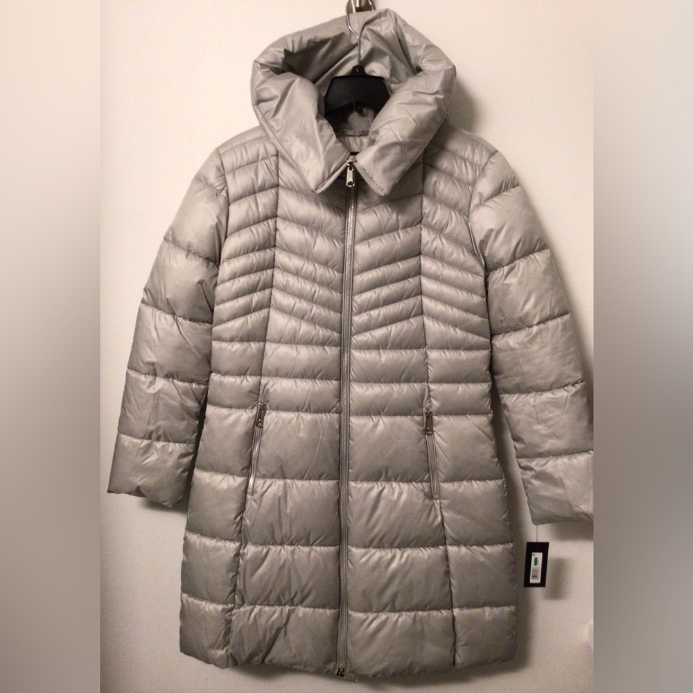 NWT  Kenneth Cole New York Soft Cire Funnel Neck Puffer Coat Silver size large